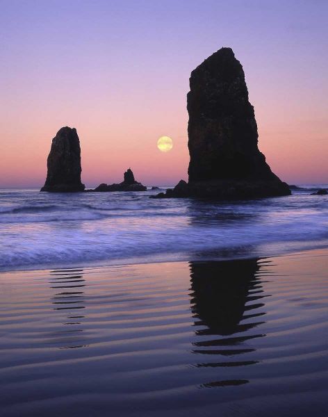 OR, Cannon Beach The Needles rock monoliths